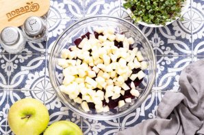 Салат из свеклы и яблок Салат из свеклы и яблок