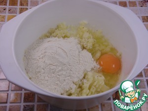 Картофельный пирог с фаршированными тунцом черри Картофельный пирог с фаршированными тунцом черри