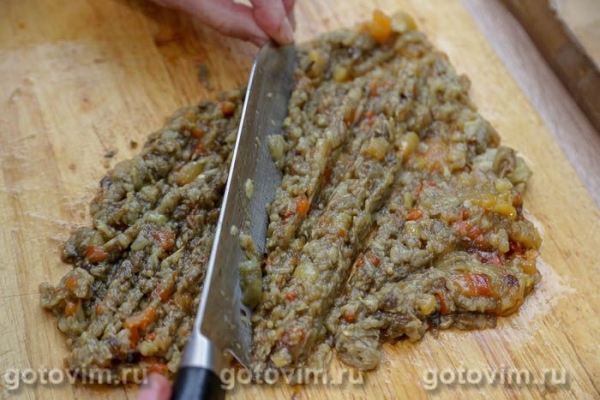 Икра из печёных баклажанов и перцев с варёным яйцом