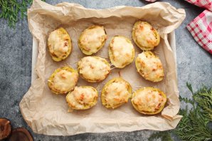 Запеченный картофель с беконом и сыром Запеченный картофель с беконом и сыром