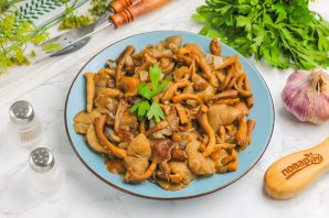 Жареные опята с луком