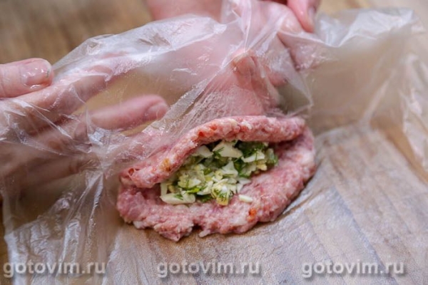 Мясные зразы с яйцом, луком и зеленью в мультиварке Мясные зразы с яйцом, луком и зеленью в мультиварке