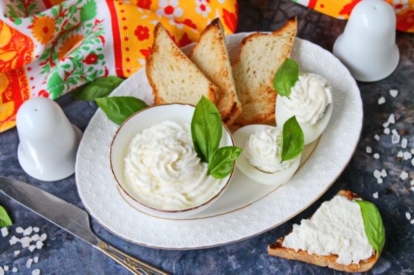 Творог с чесноком Творог с чесноком