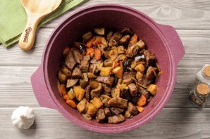 Тушёная картошка с мясом и баклажанами Тушёная картошка с мясом и баклажанами