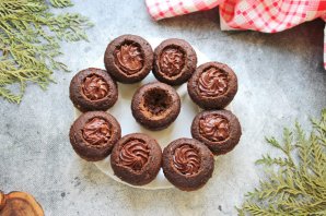 Шоколадные капкейки со сливочным кремом Шоколадные капкейки со сливочным кремом