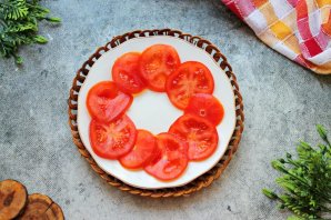 Страчателла с клубникой и томатами Страчателла с клубникой и томатами