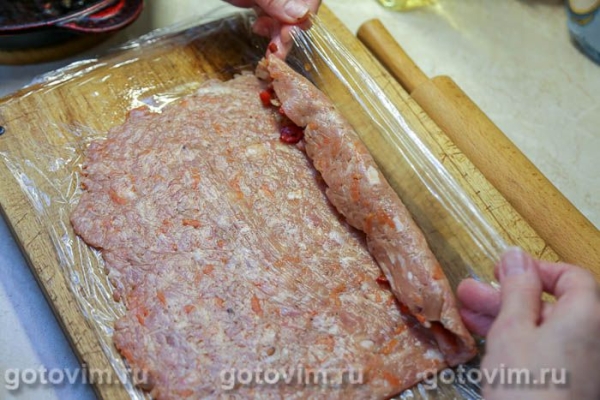 Мясные рулетики из фарша с жареным беконом и перцем Мясные рулетики из фарша с жареным беконом и перцем