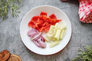 Индейка на пару в мультиварке с овощами Индейка на пару в мультиварке с овощами