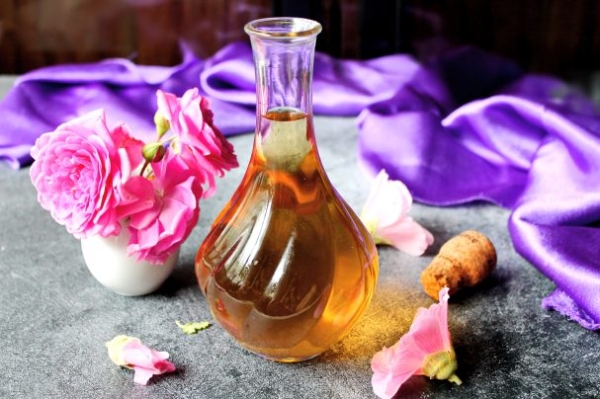 Настойка из лепестков роз Настойка из лепестков роз