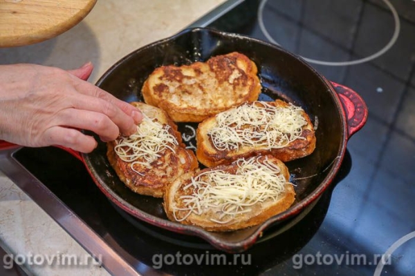 Горячие бутерброды с фаршем на сковороде Горячие бутерброды с фаршем на сковороде