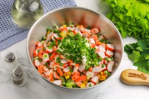 Салат из свежей капусты и крабовых палочек Салат из свежей капусты и крабовых палочек