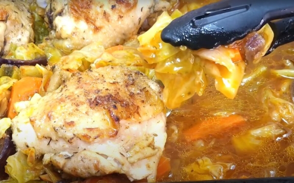 Кочан капусты и куриные бедра. Так готовит моя турецкая бабушка: вкусный и недорогой рецепт Кочан капусты и куриные бедра. Так готовит моя турецкая бабушка: вкусный и недорогой рецепт