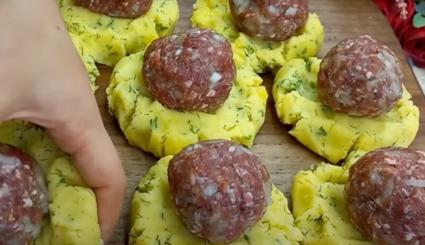 Блюдо из фарша по рецепту из Стамбула. Никаких сложных ингредиентов, а результат — просто восторг Блюдо из фарша по рецепту из Стамбула. Никаких сложных ингредиентов, а результат — просто восторг