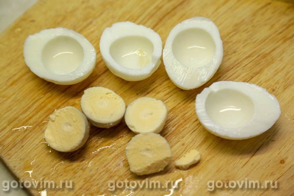 Салат &laquo;Оливье&raquo; с ланспиком, цыпленком и креветками по старинному рецепту