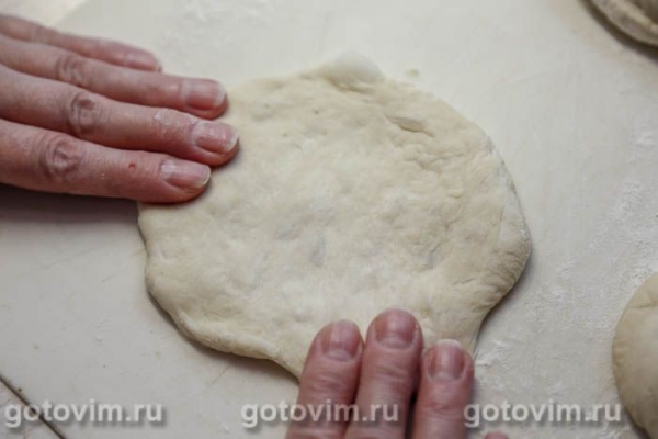 Булочка-плетенка с котлетой