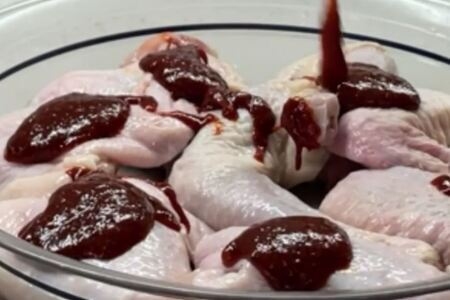 Куриные крылья с пастой кочудян Куриные крылья с пастой кочудян