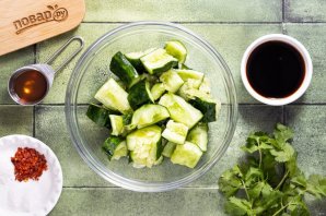 Салат "Битые огурцы" Салат "Битые огурцы"