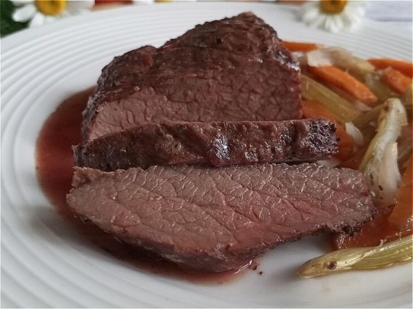 Ростбиф со сливочным маслом на овощной подушке #пушкинкулинар Ростбиф со сливочным маслом на овощной подушке #пушкинкулинар