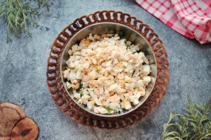 Салат с картофелем и консервированными кальмарами Салат с картофелем и консервированными кальмарами