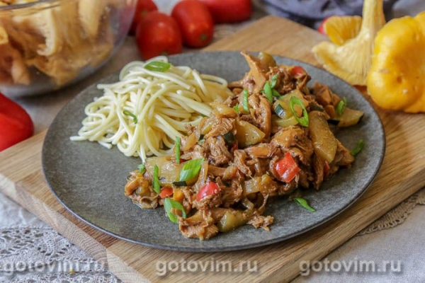 Кабачки, тушенные с лисичками в соевом соусе Кабачки, тушенные с лисичками в соевом соусе