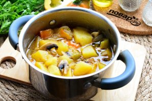 Картофель, тушеный с грибами Картофель, тушеный с грибами