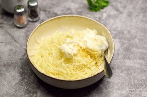 Помидоры под сырной шапочкой Помидоры под сырной шапочкой