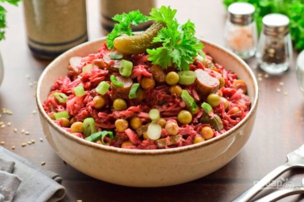 Салат "Виолетта" со свеклой и солеными огурцами Салат "Виолетта" со свеклой и солеными огурцами