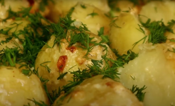 Это что-то особенное: готовлю уже 3 дня и не надоедает. Вкусная молодая картошка в сливочном соусе Это что-то особенное: готовлю уже 3 дня и не надоедает. Вкусная молодая картошка в сливочном соусе