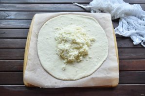 Хачапури по-аджарски с сулугуни Хачапури по-аджарски с сулугуни
