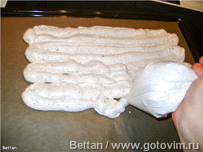 Рулет «Будапешт» из орехового безе Рулет «Будапешт» из орехового безе