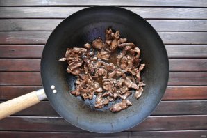 Удон с говядиной в устричном соусе Удон с говядиной в устричном соусе