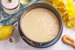 Шарлотка с грушами в аэрогриле