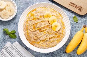 Овсянка с бананом и арахисовой пастой Овсянка с бананом и арахисовой пастой