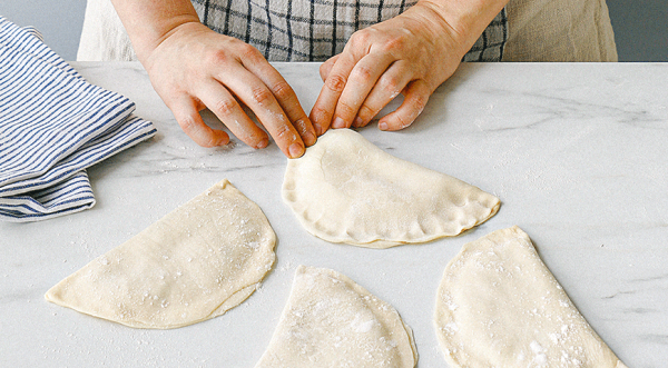 Чебуреки почти по ГОСТу, пошаговый рецепт с фото Чебуреки почти по ГОСТу, пошаговый рецепт с фото