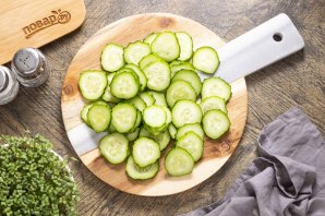 Салат из зелени и огурцов Салат из зелени и огурцов