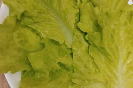 Салат с курицей, сырными шариками и пекинской капустой