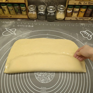 Рулет на дрожжевом тесте с творогом