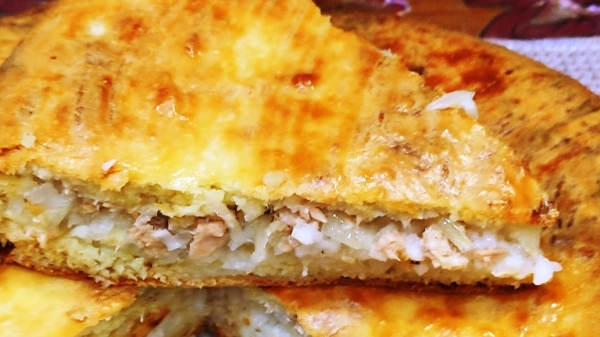 Сочный пирог с консервированной горбушей. Рецепт на кефирном тесте Сочный пирог с консервированной горбушей. Рецепт на кефирном тесте