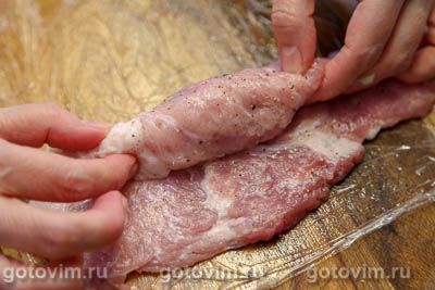 Рулетики из свинины с голубым сыром