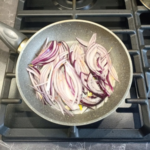 Пицца с луком и сыром Пицца с луком и сыром