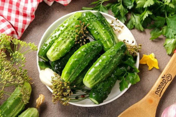 Малосольные огурцы быстрого приготовления в кастрюле Малосольные огурцы быстрого приготовления в кастрюле