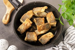 Тушеная рыба в сметанном соусе