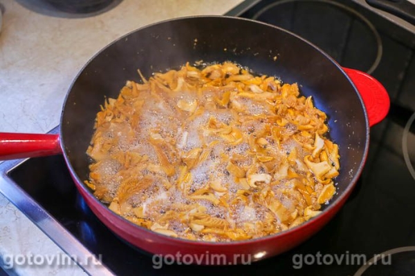 Скьяччатина с лисичками (Schiacciatina) Скьяччатина с лисичками (Schiacciatina)