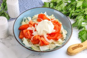 Салат с мидиями и помидорами Салат с мидиями и помидорами