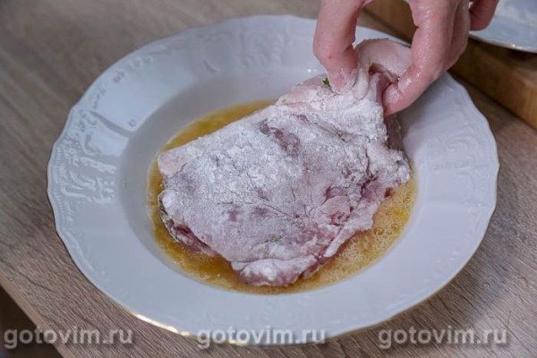 Свиные отбивные с сыром и сельдереем в мультиварке