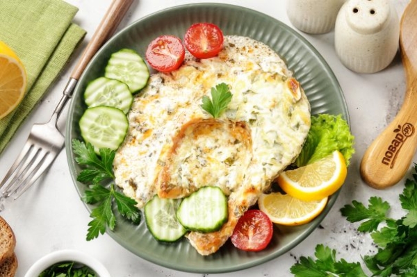 Форель запечённая в сырном соусе Форель запечённая в сырном соусе