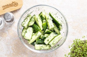 Огурцы с чесноком и укропом