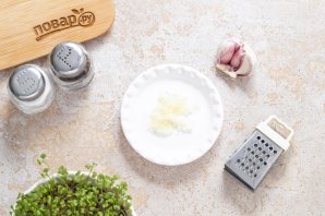 Огурцы с чесноком и укропом