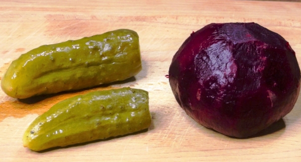 Просто пожарьте свеклу и солёный огурец. Закусочный салат из свеклы: так вкусно, что хочется готовить его каждый день Просто пожарьте свеклу и солёный огурец. Закусочный салат из свеклы: так вкусно, что хочется готовить его каждый день