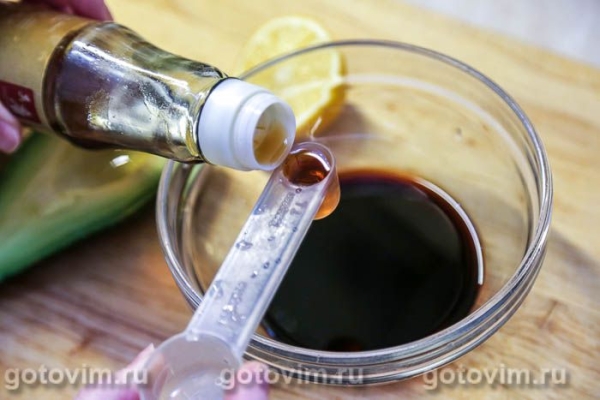 Поке с красной рыбой и авокадо